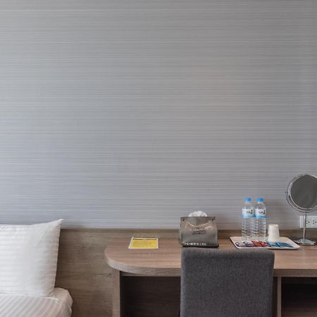 Hotel Brown - Zhongzheng Tainan Extérieur photo