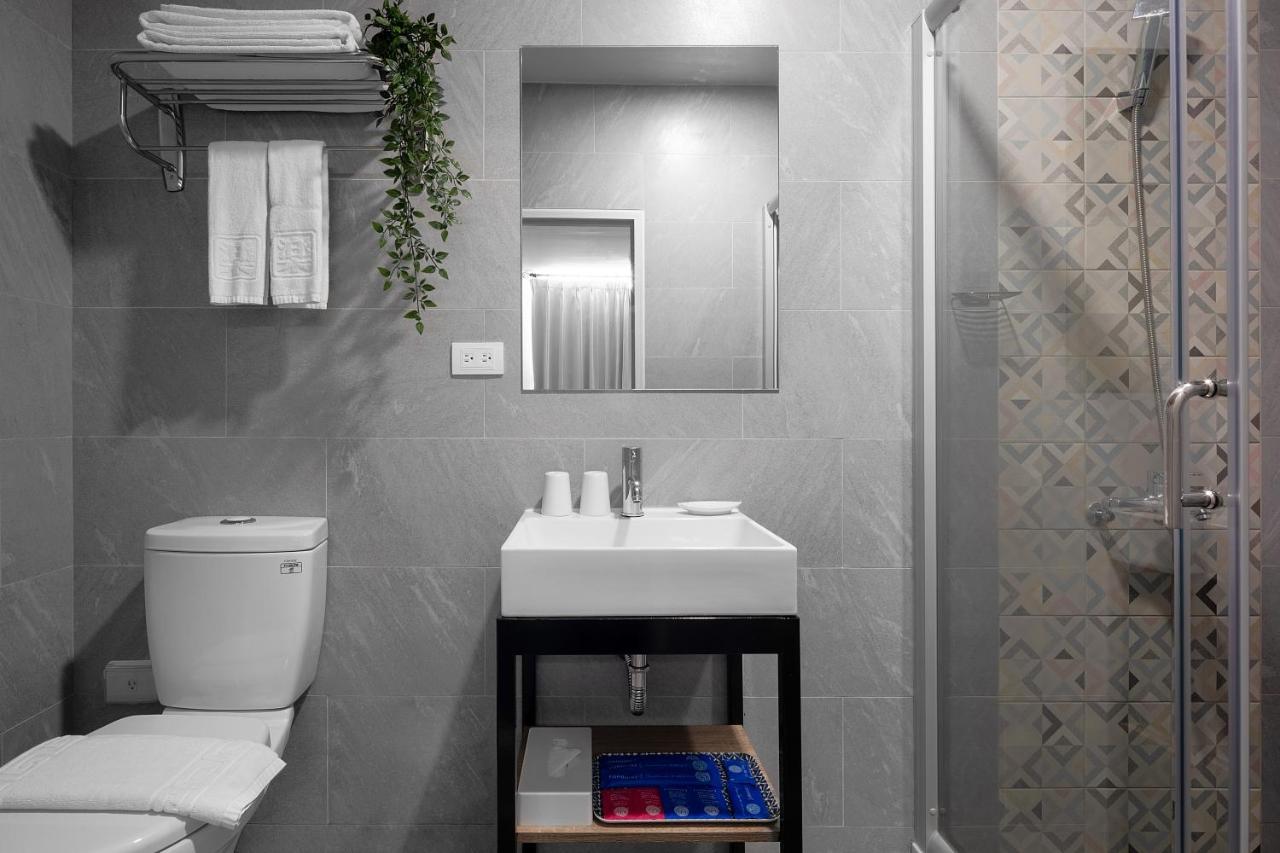 Hotel Brown - Zhongzheng Tainan Extérieur photo