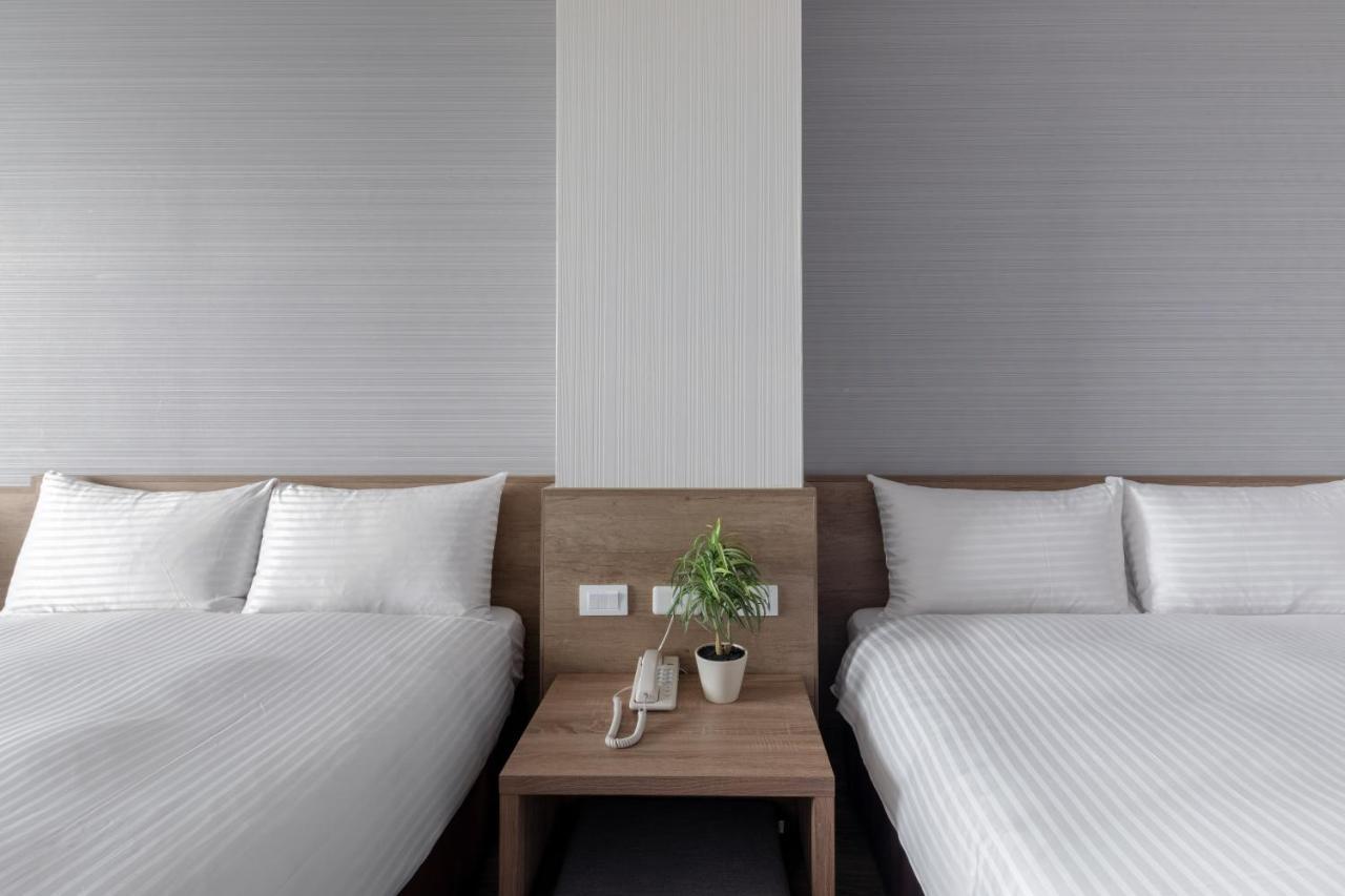 Hotel Brown - Zhongzheng Tainan Extérieur photo
