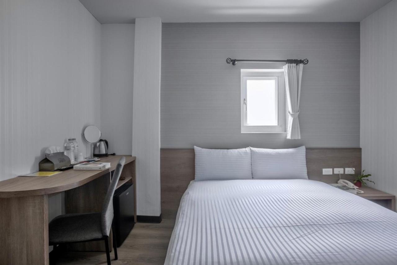 Hotel Brown - Zhongzheng Tainan Extérieur photo