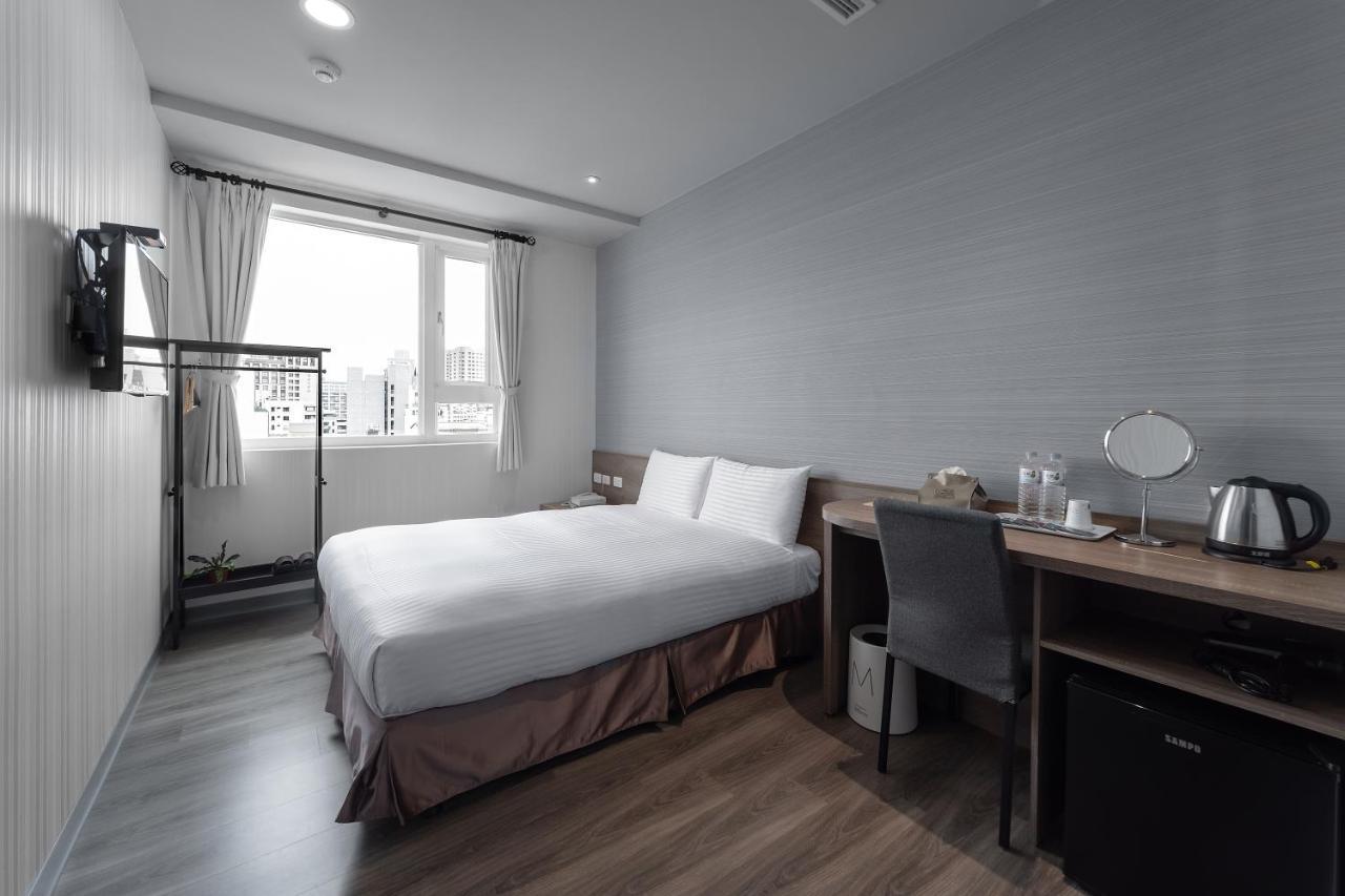 Hotel Brown - Zhongzheng Tainan Extérieur photo
