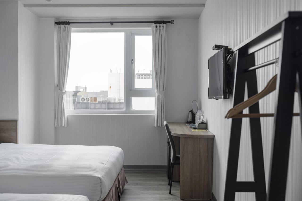 Hotel Brown - Zhongzheng Tainan Extérieur photo