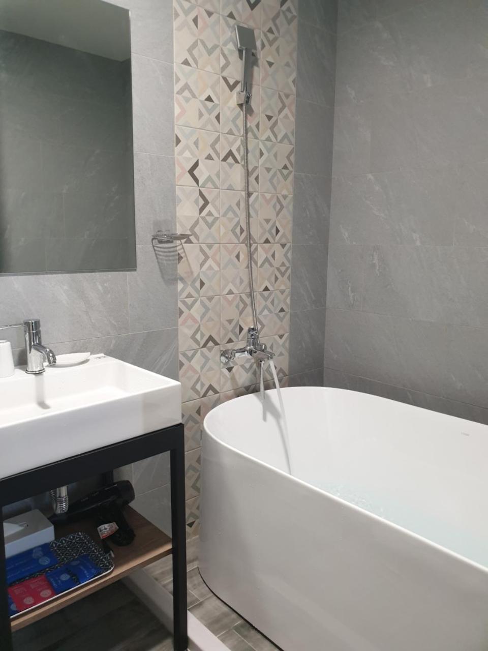 Hotel Brown - Zhongzheng Tainan Extérieur photo